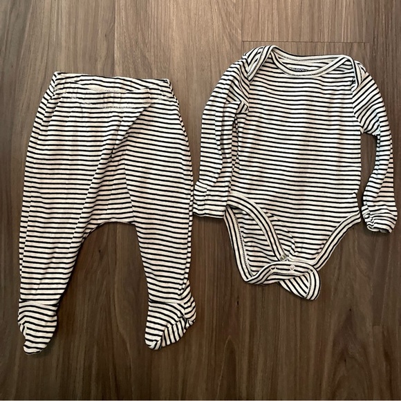 Old Navy Black and White Striped Baby Matching Set size 0-3M - Picture 1 of 5